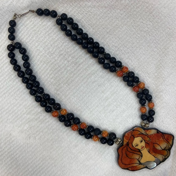 Necklace with Woman hanging from beads - Picture 8 of 8